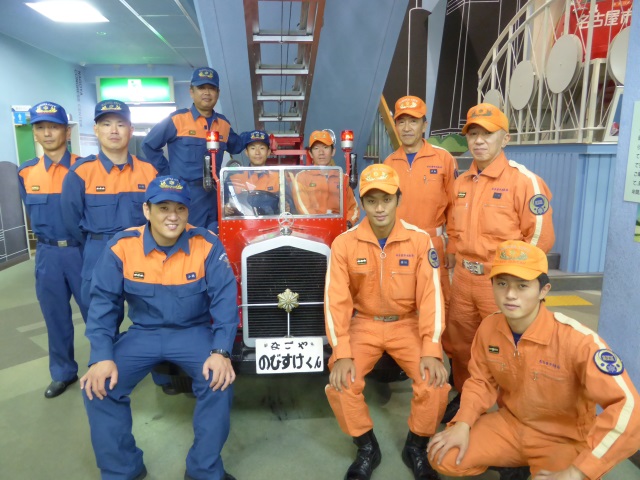 名古屋市港防災センター｜消防士さんの服を着てみよう！